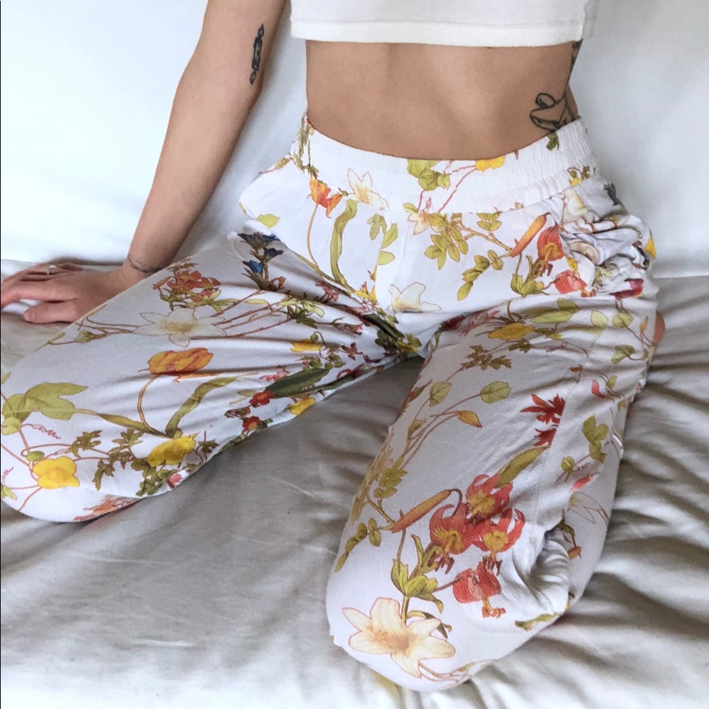 🚫SOLD🚫 on ThredUp Zara summer pants - Picture 1 of 5
